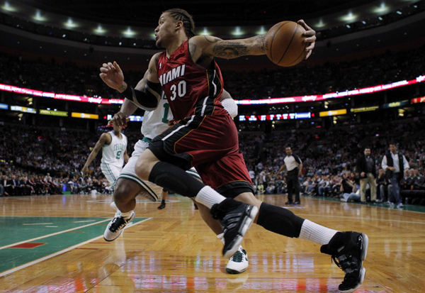 NBA季后賽：凱爾特人主場“滅火”