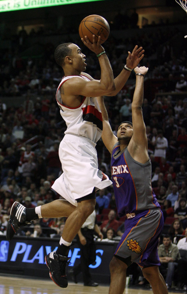 NBA：馬刺刺痛小牛 太陽灼傷開拓者 雙雙4:2晉級