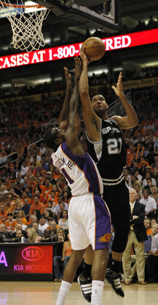 NBA：納什狂砍33分 太陽主場擊退馬刺1:0領先