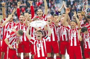 拜仁奪冠 范加爾變“范跑跑” 里貝里扮Lady Gaga