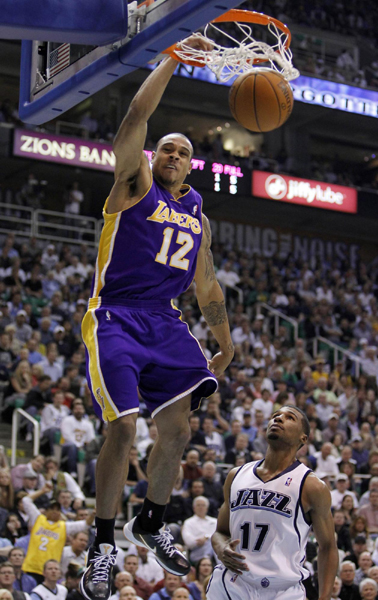 NBA：科比32分 湖人4:0橫掃爵士會師太陽