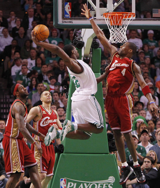 NBA：詹姆斯三雙騎士黯然出局 綠衫軍4:2晉級(jí)戰(zhàn)魔術(shù)