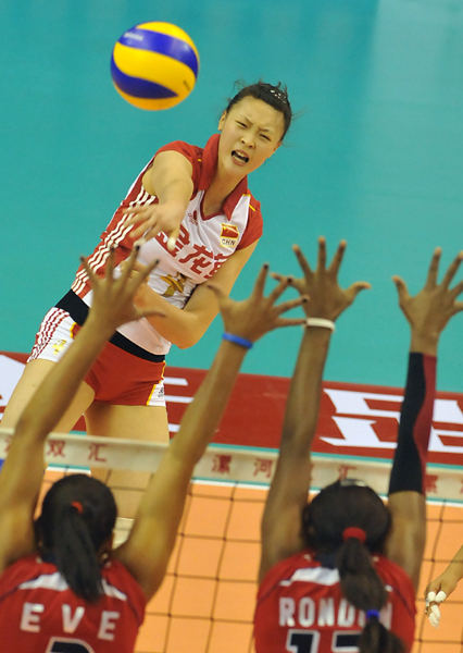 女排精英賽：中國(guó)女排負(fù)多米尼加 奪冠希望渺茫