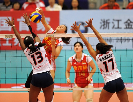 女排精英賽：中國隊3:0完勝多米尼加
