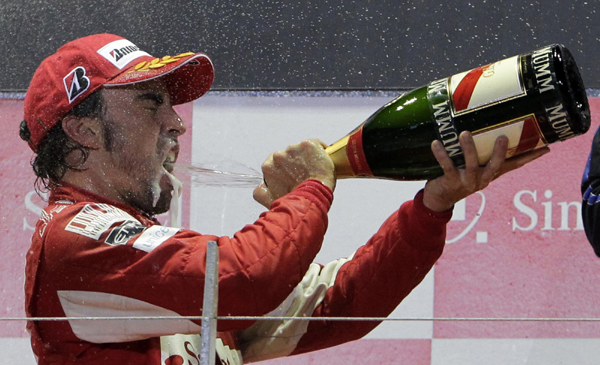 F1新加坡站：阿隆索奪冠 漢密爾頓撞韋伯退賽