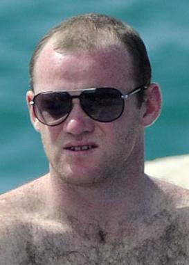 曼聯(lián)球迷沖入酒店當面怒斥 魯尼承認使騙招謀合同