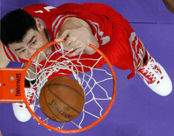 NBA：姚明復出首戰9分6犯離場 火箭揭幕戰遭湖人翻盤