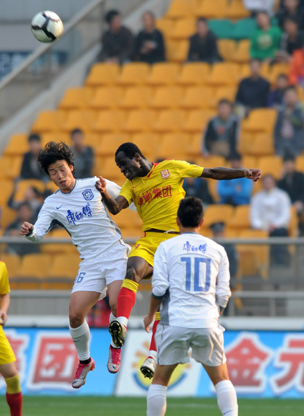 中超：天津完勝打入亞冠 保級(jí)大戰(zhàn)末輪打響