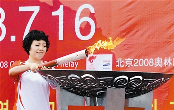 棋后謝軍享受健康生活 母女搭檔鍛煉身體