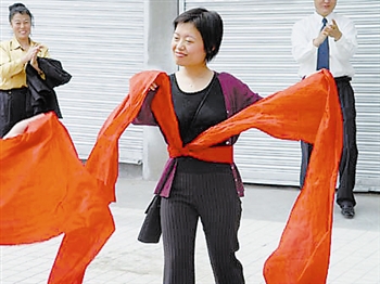 棋后謝軍享受健康生活 母女搭檔鍛煉身體