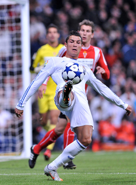 國王杯：C羅本澤馬破門穆帥紅牌 10人皇馬5:1晉級