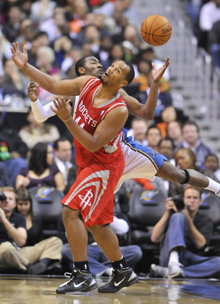 姚明傷退中國德比 易建聯(lián)13分奇才98:91力克火箭