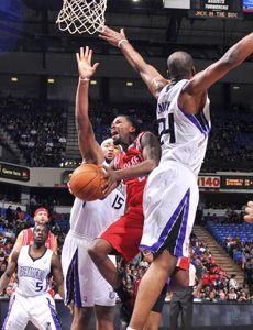 小布復出貢獻9分1助攻 火箭客場過關兩勝國王