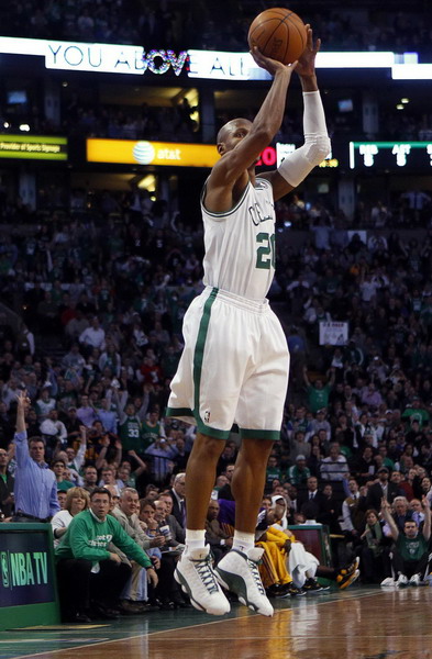 科比23分湖人成功復(fù)仇 阿倫3分創(chuàng)紀(jì)錄難救綠衫軍