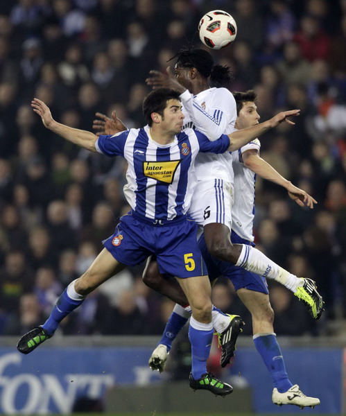 西甲：卡西閃電紅牌C羅助絕殺 皇馬差5分緊追巴薩