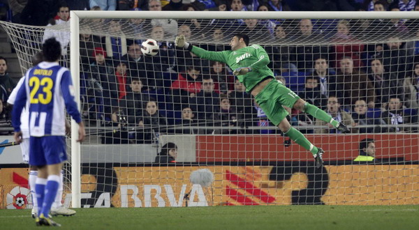 西甲：卡西閃電紅牌C羅助絕殺 皇馬差5分緊追巴薩