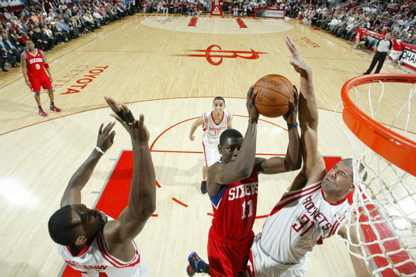 洛里創紀錄難救主 火箭不敵76人