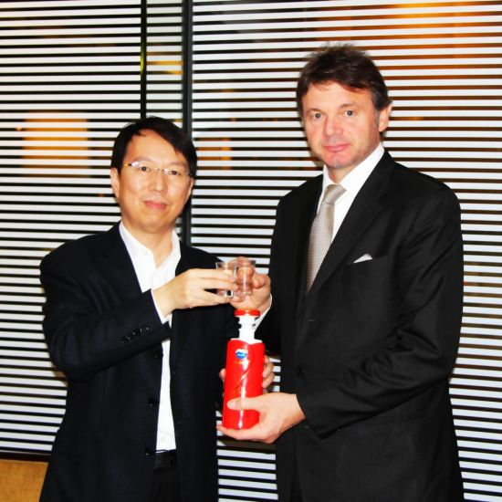 特魯西埃空降香港簽約深足