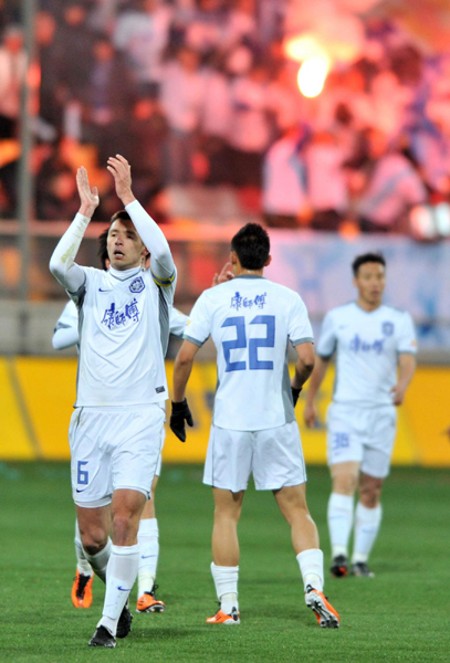 中超揭幕：山東3度領(lǐng)先被成都追平 上海補(bǔ)時(shí)失球平青島