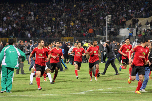 埃及球迷騷亂死亡人數已達73人 將無限期推遲聯賽