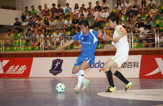 特步大五聯賽總決賽：首場湖大8:4勝廣體 晏飛演帽子戲法