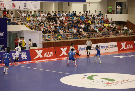 特步大五聯賽總決賽：首場湖大8:4勝廣體 晏飛演帽子戲法