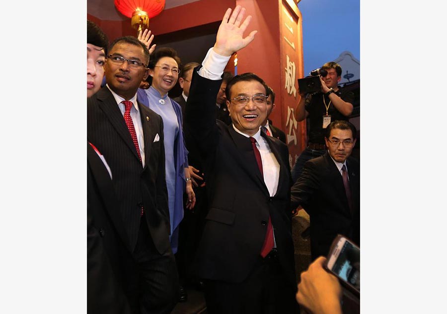Premier Li meets old friends at specialty shop in Malacca