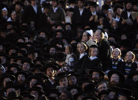 Jews offer prayers for the sun