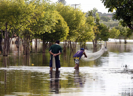 Brazil boosts flood aid for 308K left homeless