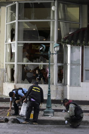 Bomb, arson attacks hit south Thailand