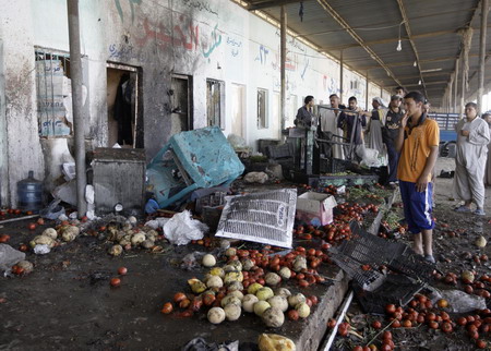 Police: 4 killed in bombing at Baghdad market