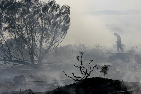 Wildfire rages near Athens