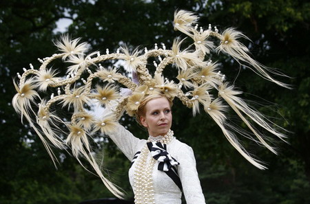 UK Royal Ascot: He on horse, she in hat