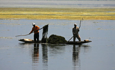 India cleans up iconic Dal Lake to control pollution