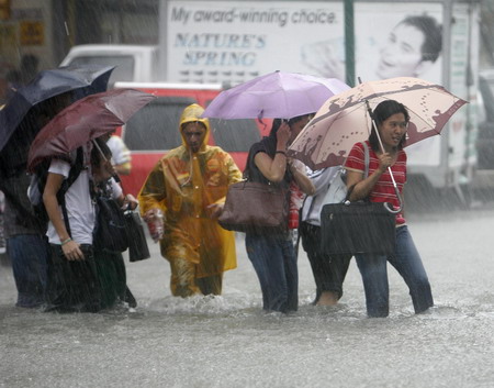Tropical storm hits Philippines