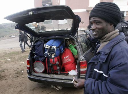 Italy in racism debate as migrants quit riot town