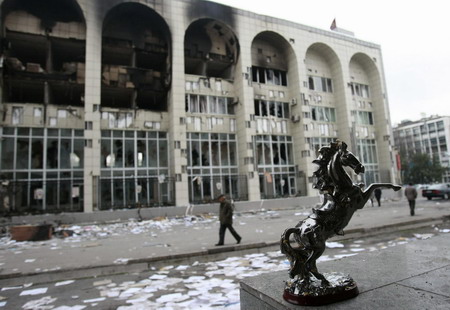 Kyrgyz opposition seizes power, dissolves parliament