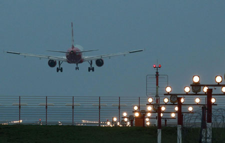 Flights pick up in Europe as ash risk is lowered