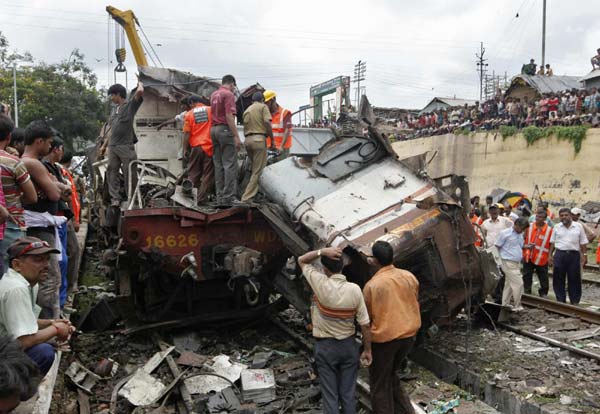 60 killed in eastern Indian train collision