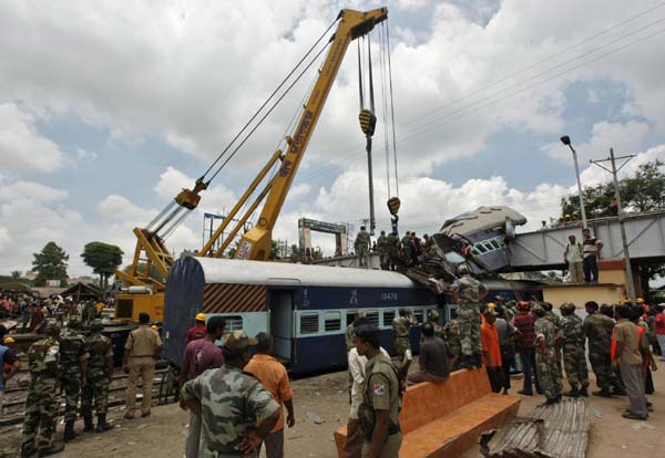 60 killed in eastern Indian train collision