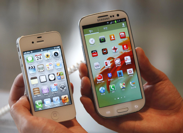 US jury orders Samsung to pay Apple $1.05b