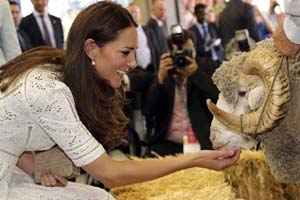 William, Kate and George tour Sydney's Taronga Zoo