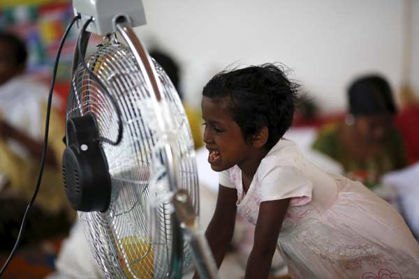 Malaysia finds 139 graves, 28 suspected trafficking camps