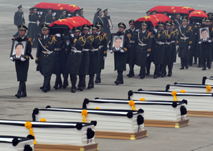 英烈靈柩運抵北京