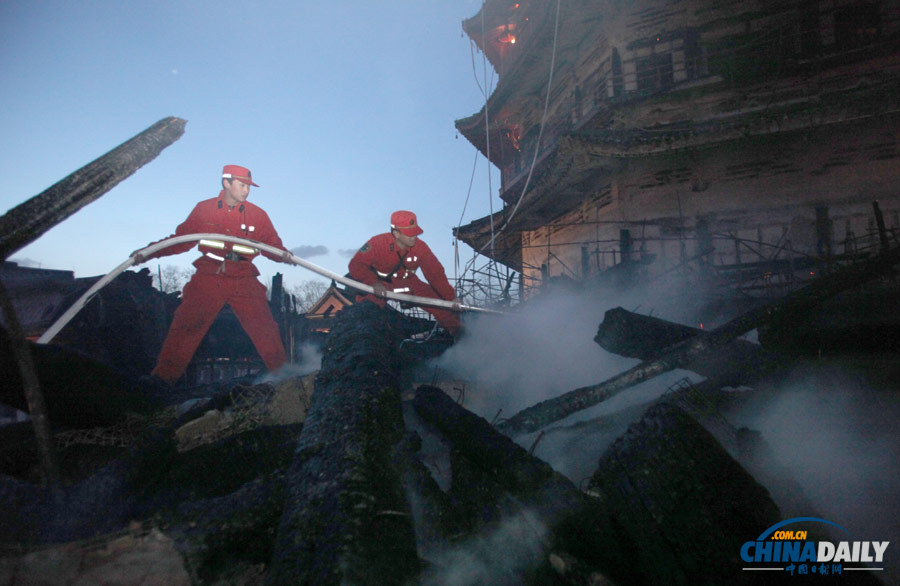 直擊北京園博園內永定塔發生火災