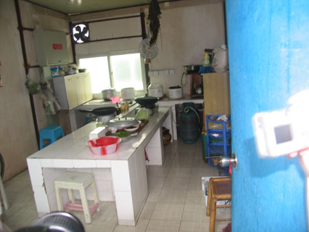 都江堰幸福家園板房區(qū)的生活