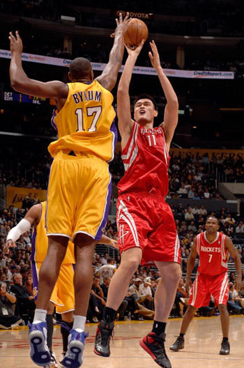 姚明：走進NBA的中國巨人