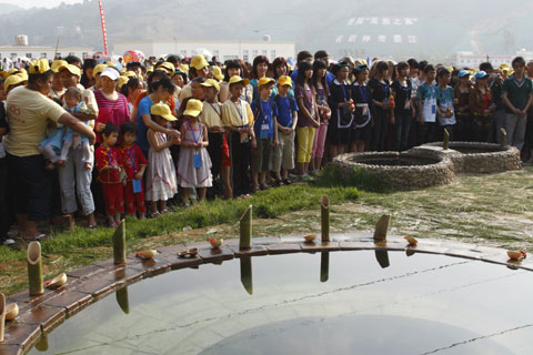 中外雙胞胎齊聚云南墨江共慶雙胞胎節