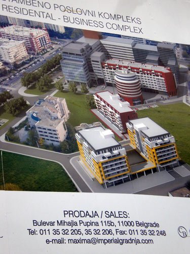 我駐南使館被炸10周年：館前立起紀(jì)念碑(圖)