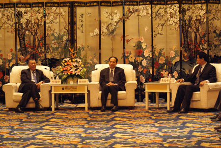 何厚鏵率團訪問黑龍江 龍澳攜手共商大計